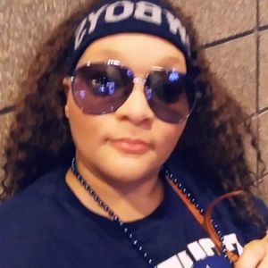 Meet your Posher, Dee